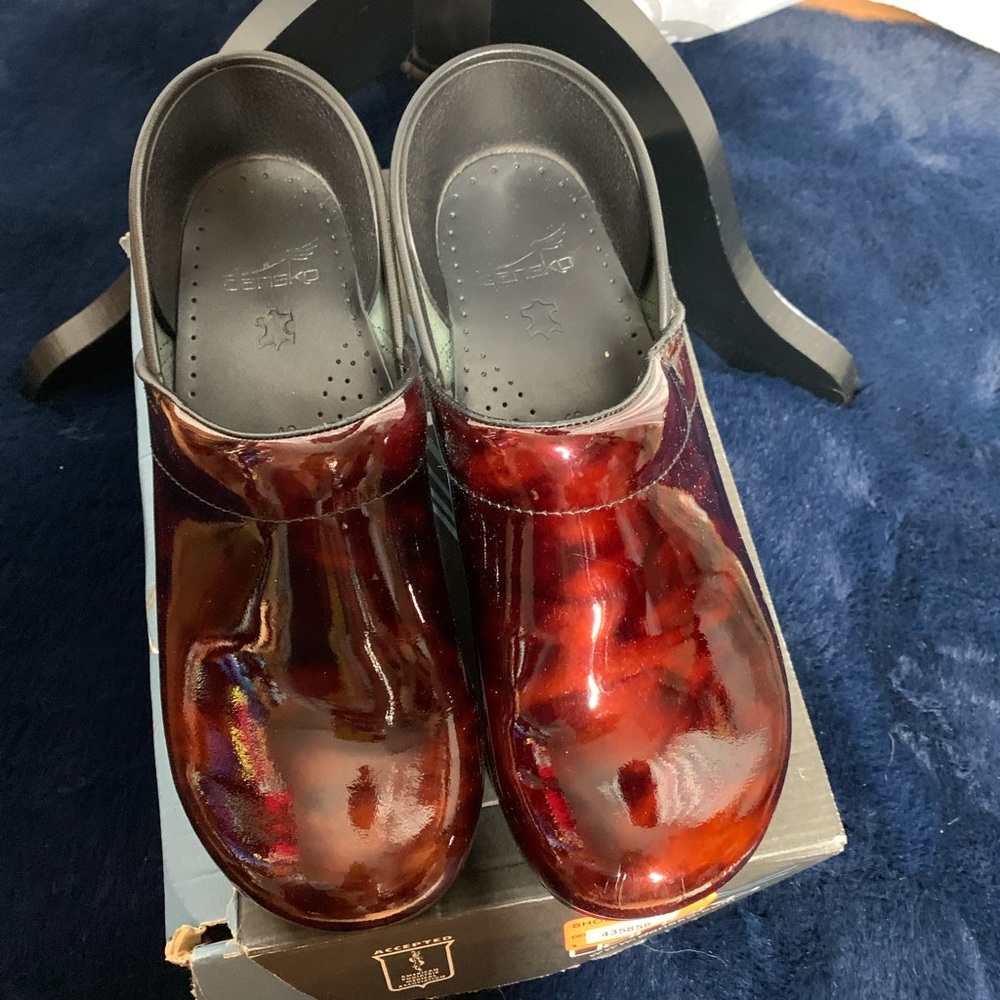 Burgundy/brown 40 Dansko clogs great used condition